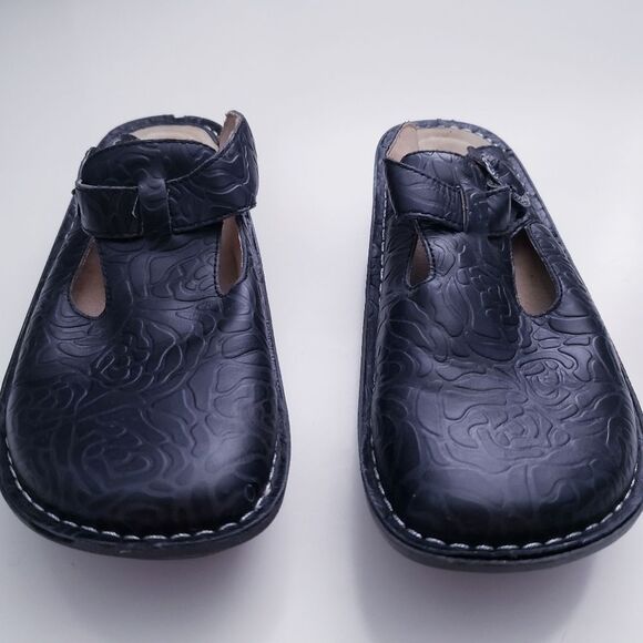 Alegris Black Floral Tooled Leather Classic Clog - Picture 4 of 7